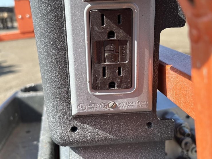 2017-jlg-600ajn-image-14