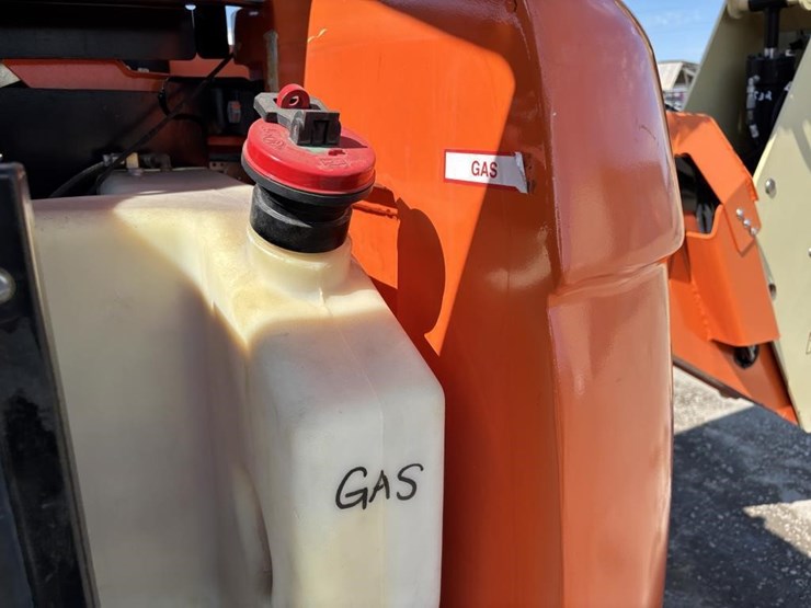 2017-jlg-600ajn-image-31