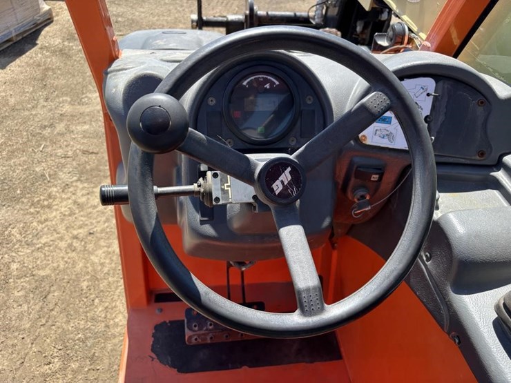 2017-jlg-g5-18a-image-22