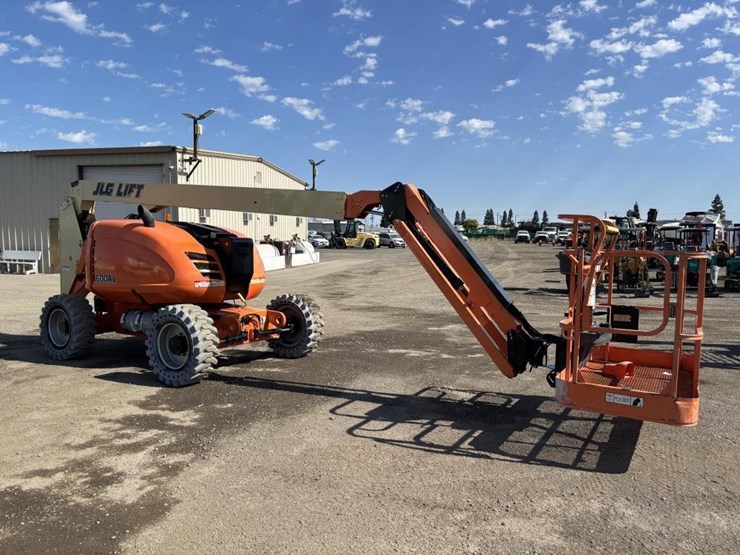 2017-jlg-600ajn-image-2