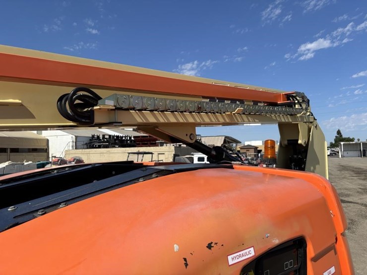 2017-jlg-600ajn-image-18