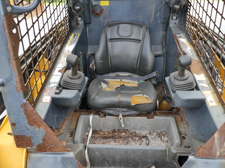 2025-deere-333e-image-10