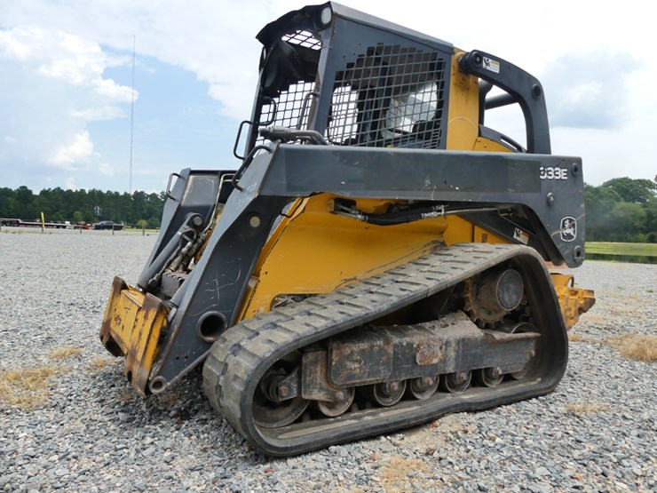 2025-deere-333e-image-1
