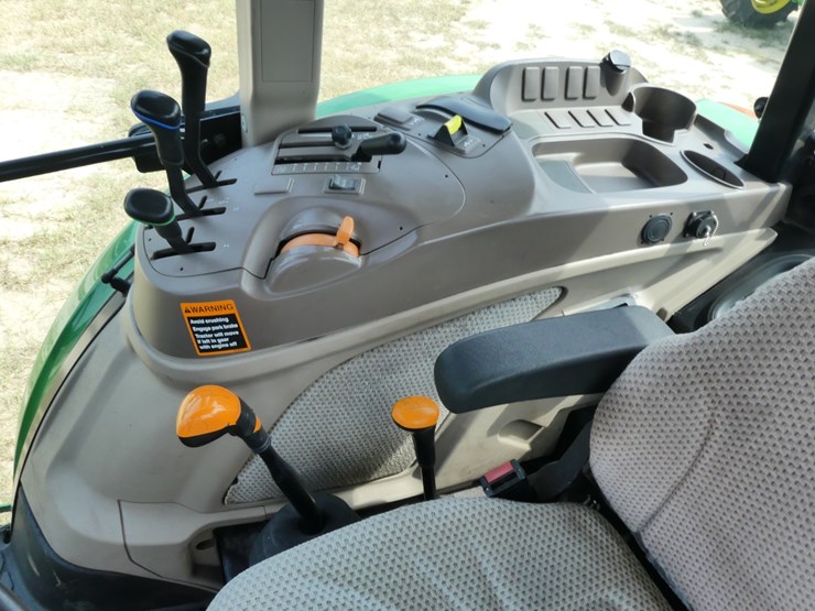 2020-john-deere-6105e-image-10