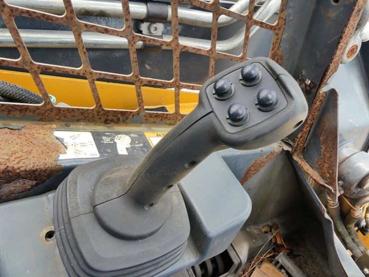 2025-deere-333e-image-12