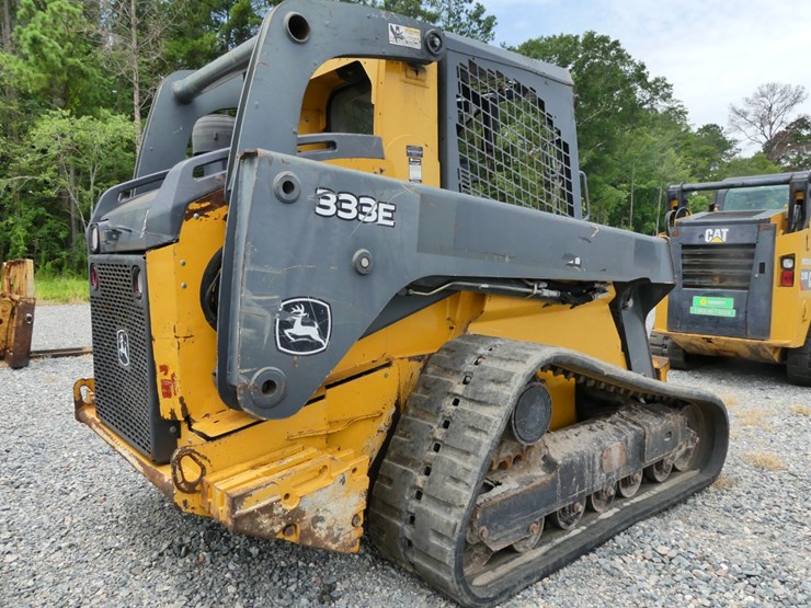 2025-deere-333e-image-3