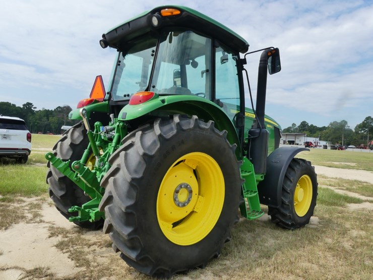 2020-john-deere-6105e-image-3