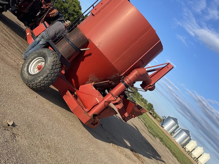 case-ih-1350-image-14