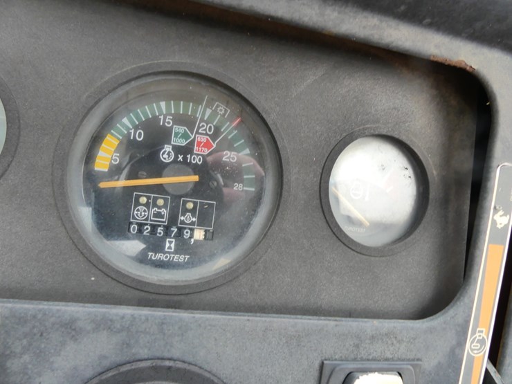 massey-ferguson-492-image-11