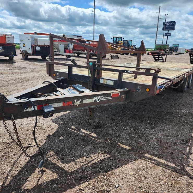 2004 Deckover Trailer