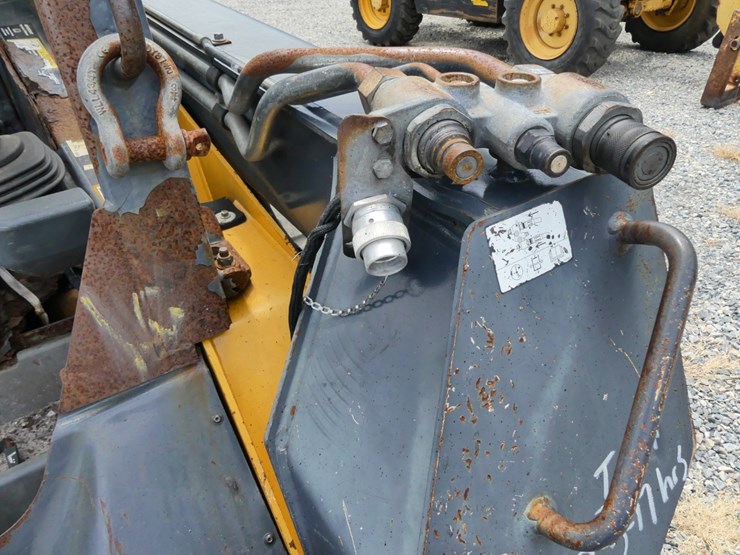 2025-deere-333e-image-9