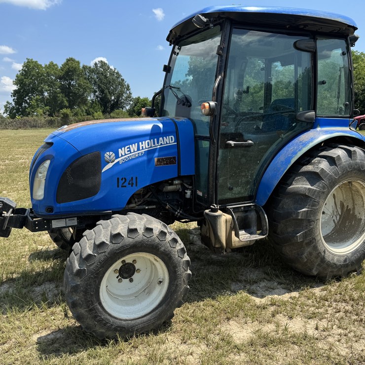 NEW HOLLAND BOOMER 47
