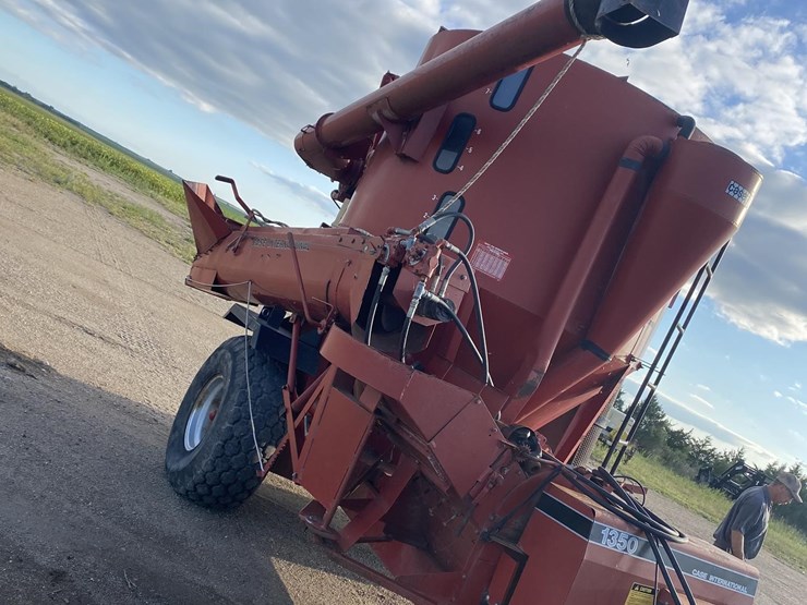 case-ih-1350-image-12