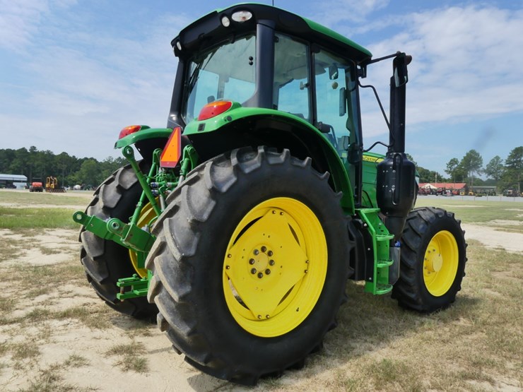 2022-john-deere-6140m-image-3