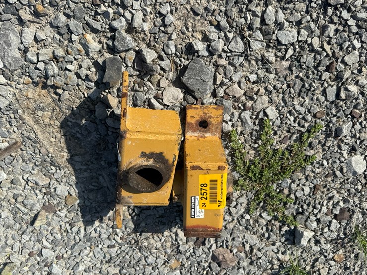 #687-•-lot-of-(2)-shaft-carriers-image-5