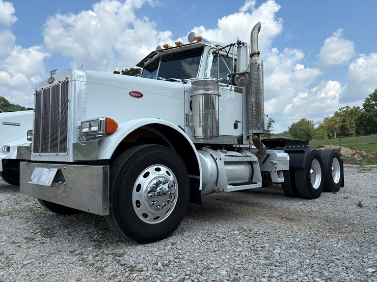 2003-peterbilt-379-image-1