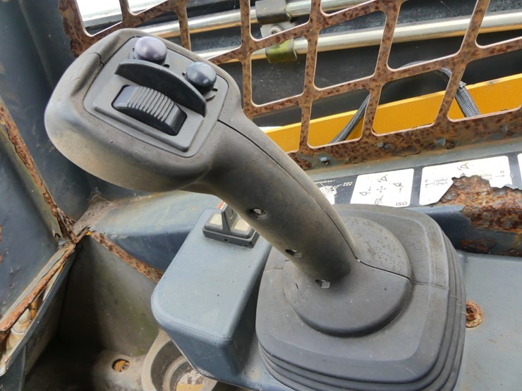 2025-deere-333e-image-11