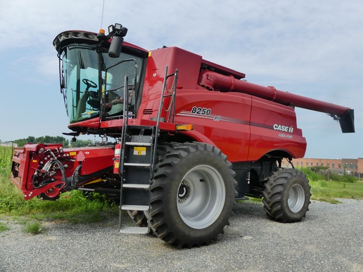 2022-case-ih-8250-image-1