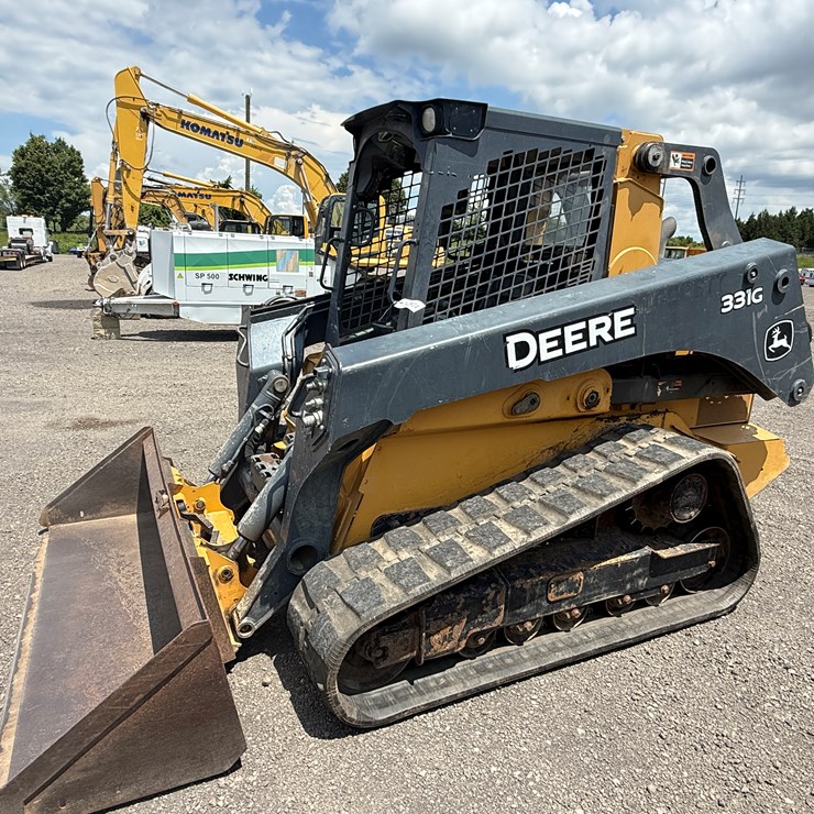 DEERE 331G