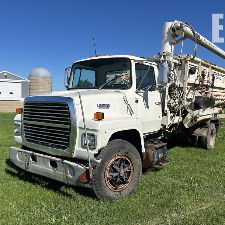 1988 FORD L8000