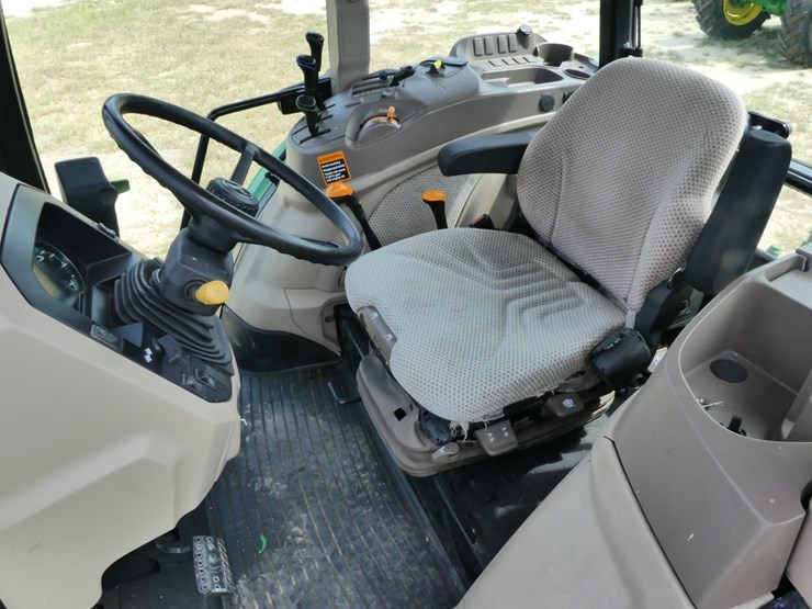 2020-john-deere-6105e-image-8