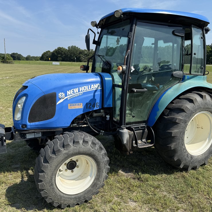 NEW HOLLAND BOOMER 47