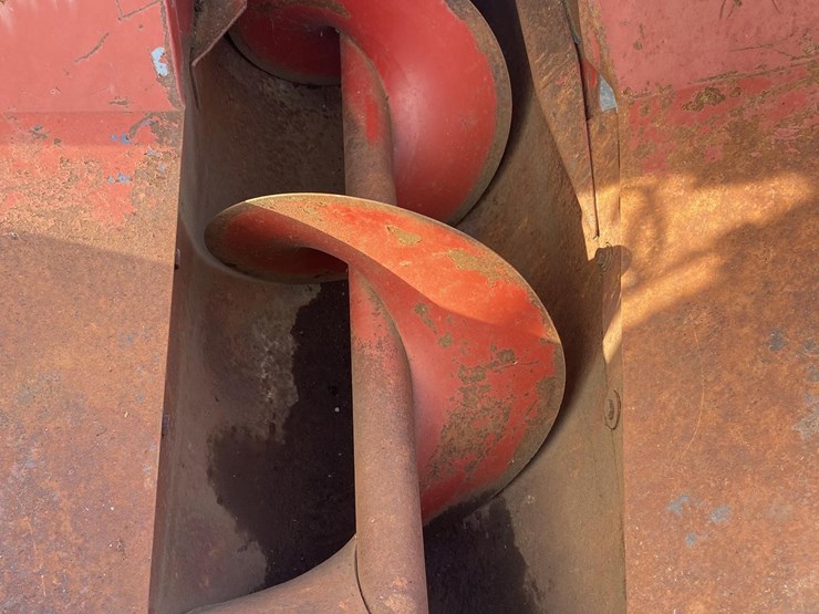case-ih-1350-image-11