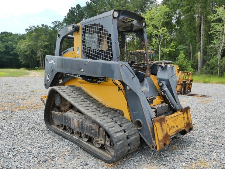2025-deere-333e-image-4
