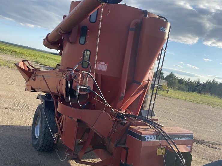 case-ih-1350-image-3