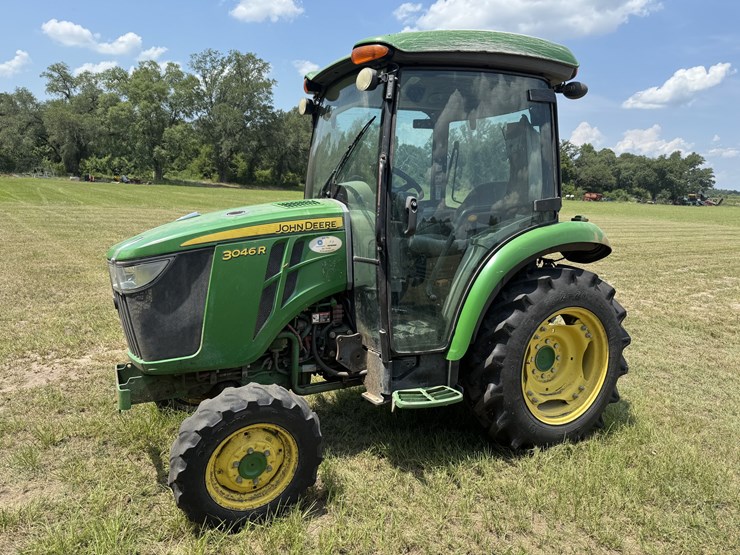 john-deere-3046r-image-1