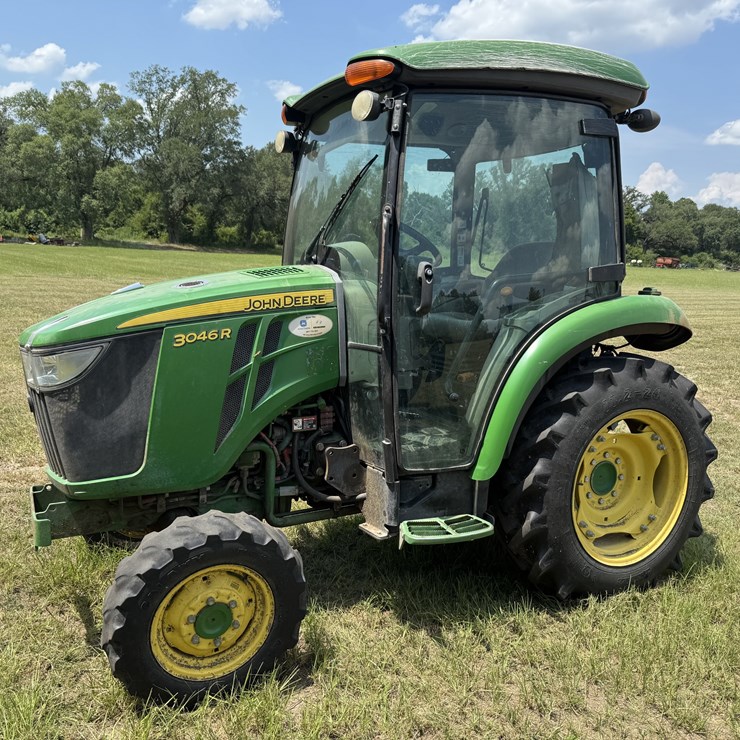 JOHN DEERE 3046R