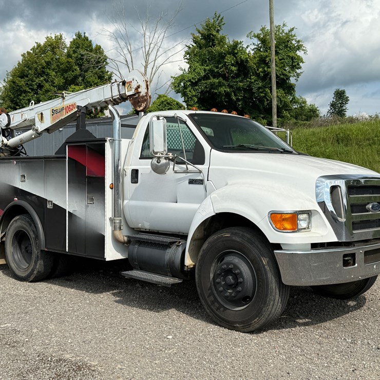 2005 FORD F750