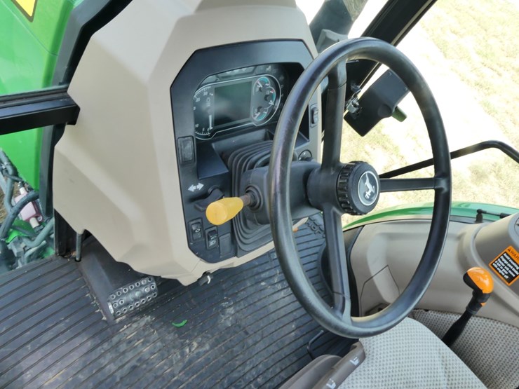 2020-john-deere-6105e-image-9