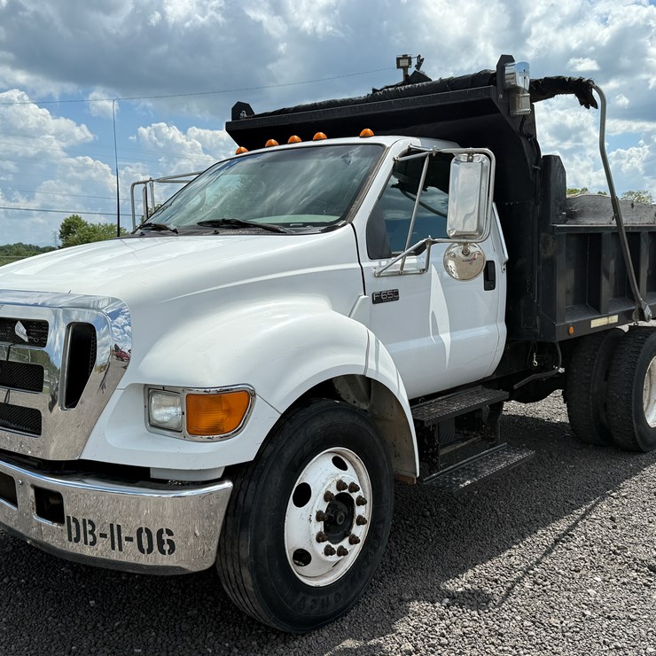 2005 FORD F650