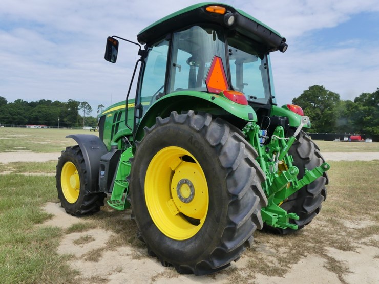 2020-john-deere-6105e-image-2