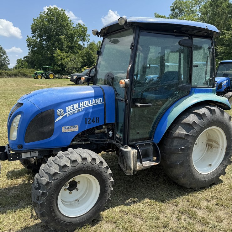 NEW HOLLAND BOOMER 47
