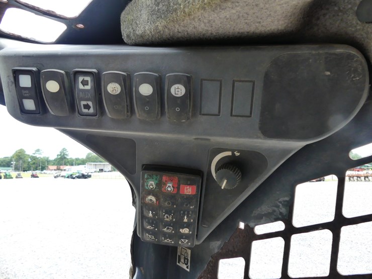 2025-deere-333e-image-13