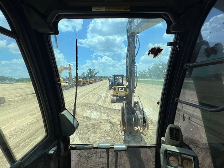 2009-deere-135d-image-41