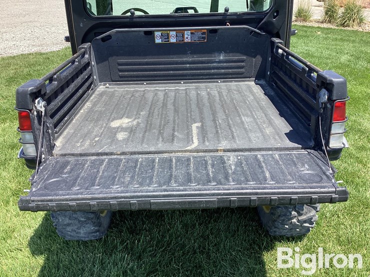 2022-john-deere-gator-image-15