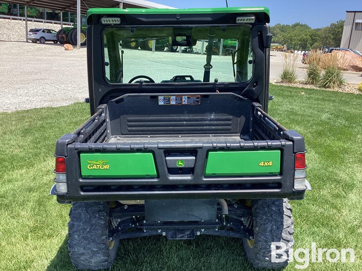 2022-john-deere-gator-image-17