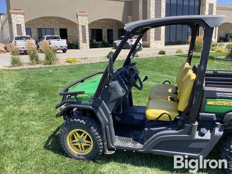 2019-john-deere-gator-image-10
