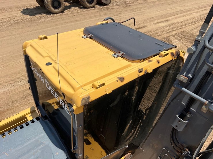 2009-deere-135d-image-31