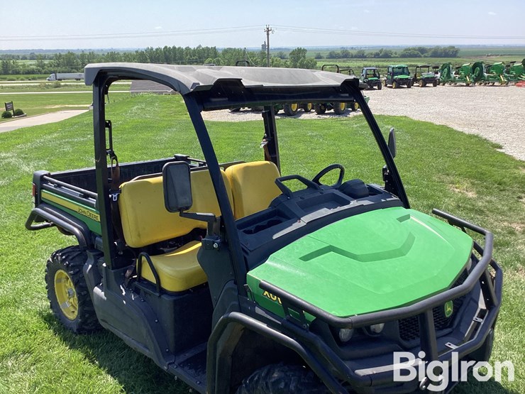2019-john-deere-gator-image-19