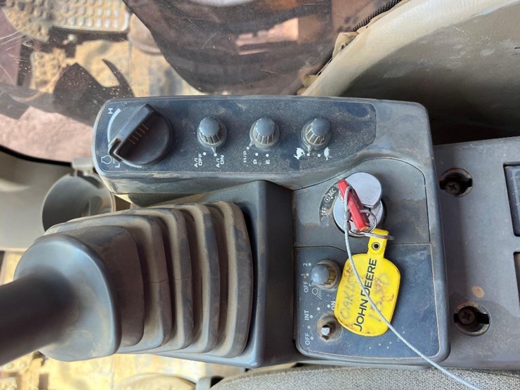 2009-deere-135d-image-35