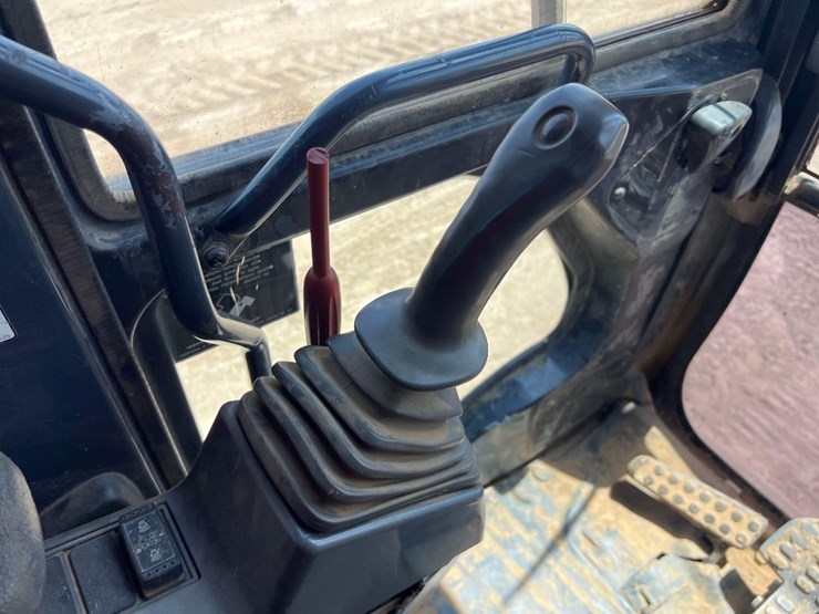 2009-deere-135d-image-36
