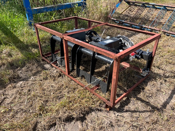 #405-•-2022-titan-grapple-attachment-for-loader-bucket-image-1