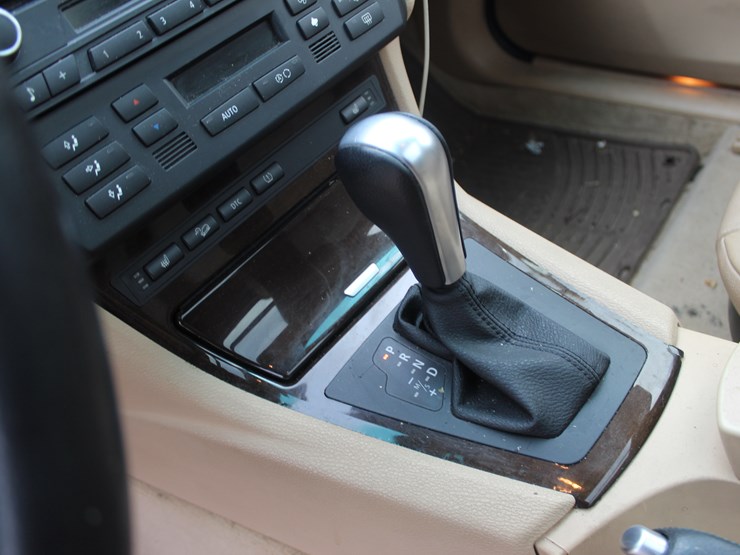 2010-bmw-x3-image-11