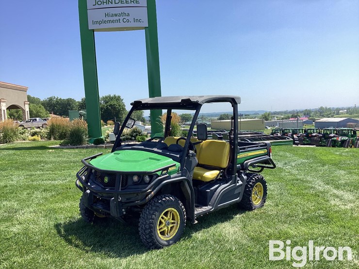 2019-john-deere-gator-image-1