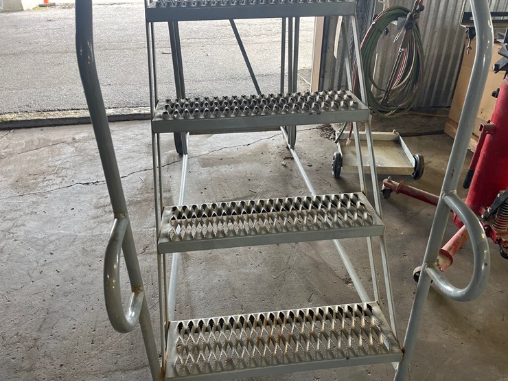 #71-•-heavy-duty-metal-mobile-ladder-image-3