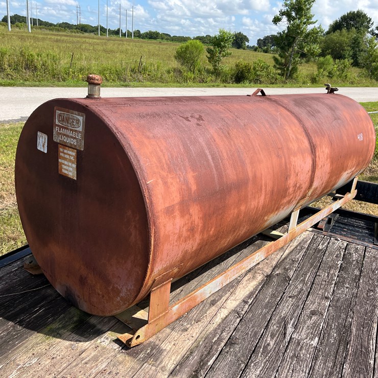 #418 • STEEL DIESEL TANK WITH LIFTING EYE